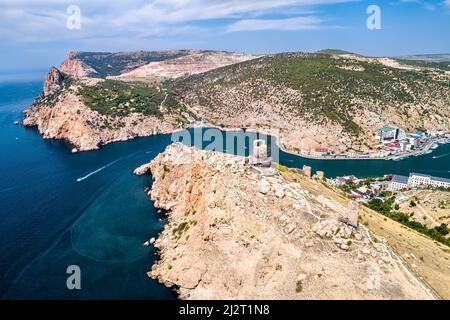 Fortezza di Cembalo sopra Balaklava Bay vicino Sevastopol in Crimea Foto Stock