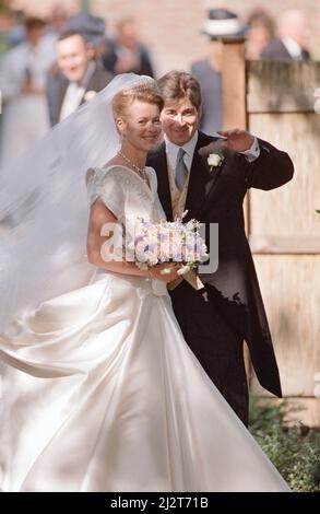 Il matrimonio di Lady Helen Windsor con Timothy Taylor alla Cappella di St George, Castello di Windsor. 18th luglio 1992. Foto Stock