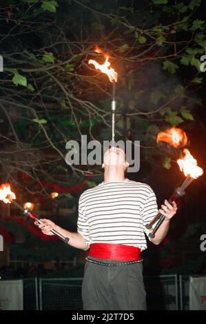 La luce di Natale si accende al Broad Street Mall, Reading. 25th novembre 1993. Foto Stock