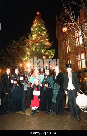 La luce di Natale si accende al Broad Street Mall, Reading. 25th novembre 1993. Foto Stock