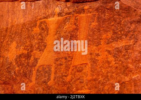 Petroglifi (Rock Art) al canyon di Alkazali, Wadi Rum, Giordania, Asia. Foto Stock