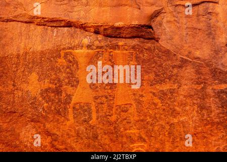 Petroglifi (Rock Art) al canyon di Alkazali, Wadi Rum, Giordania, Asia. Foto Stock