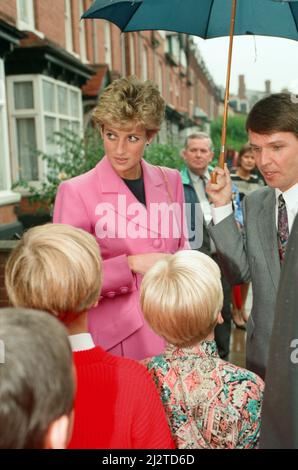 S.A.R. la Principessa del Galles alla fiducia di Edward a Edgbaston. Edward's Trust sostiene i bambini e le famiglie che devono affrontare perdite e sopravissuti lutto. 12th ottobre 1993. Foto Stock