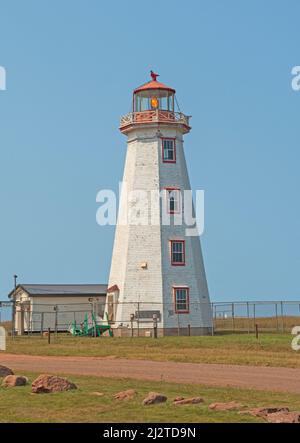 Faro di lavoro di North Point su un Lonely Point a North Cape sull'isola di Prince Edward in Canada Foto Stock