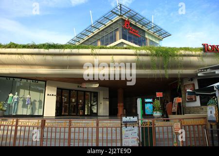Sheraton Gate presso il centro commerciale Beachwalk di Kuta, Bali. Foto Stock