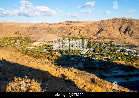 Tramonto alla città di Coulee Dam in autunno Foto Stock