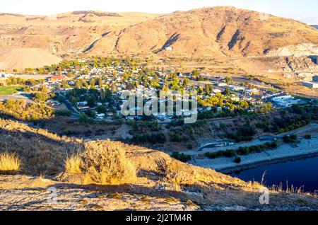 Tramonto alla città di Coulee Dam in autunno Foto Stock