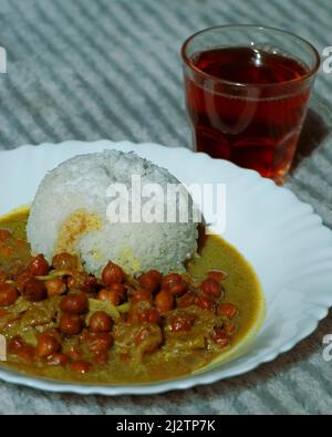 colazione tradizionale kerala combo cibo, noto come puttu kadala Foto Stock