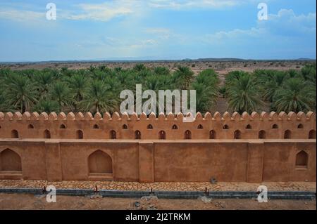 Vista panoramica del paesaggio di Nizwa dal Forte di Nizwa Foto Stock