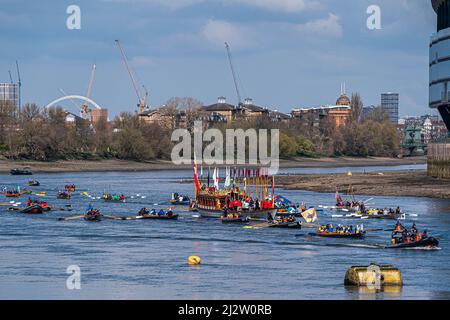 3 aprile 2022. Queen's Rowbarge Gloriana, Londra, Regno Unito Foto Stock