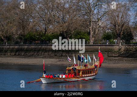 3 aprile 2022. Queen's Rowbarge Gloriana, Londra, Regno Unito Foto Stock