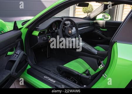 Slovenia, Lubiana - Marzo 24 2022: Green Porsche 911 GT3RS Sportcar Foto Stock