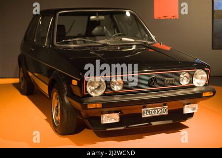 Torino, Italia - 14 agosto 2021: Volkswagen Golf GTI Mk1 presentato al Museo Nazionale dell'Automobile (MAUTO) di Torino. Foto Stock