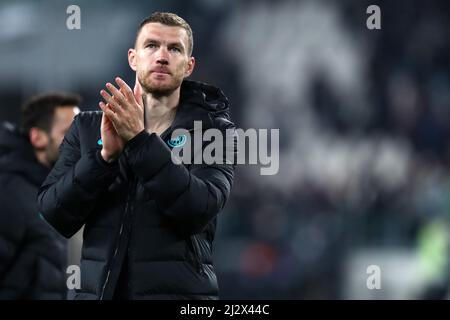 Torino, Italia. 03rd Apr 2022. Edin Dzeko del FC Internazionale festeggia al termine della serie una partita tra Juventus FC e FC Internazionale allo Stadio Allianz il 3 2022 aprile a Torino. Credit: Marco Canoniero/Alamy Live News Foto Stock