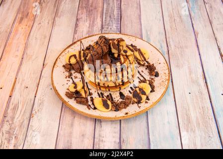 frittelle molto grasse con cioccolato e banana, facile e veloce poiché in soli 15 minuti avrete le liste Foto Stock