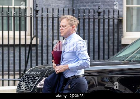 Grant Shapps MP, Segretario di Stato per i trasporti, è visto a 10 Downing Street prima delle riunioni settimanali del gabinetto. Foto Stock