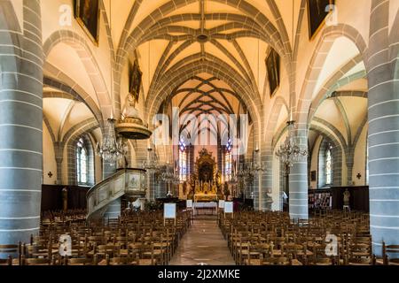 Église Saint-Laurent d&#39;Ornans, Ornans, nella Loue, dipartimento del Doubs, Borgogna-Franca Contea, Giura, Francia Foto Stock