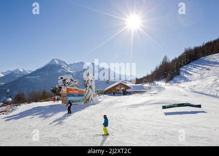 Chalet di Pra Long su una pista da sci di Serre-Chevalier (Alpi francesi, Francia sud-orientale) Foto Stock