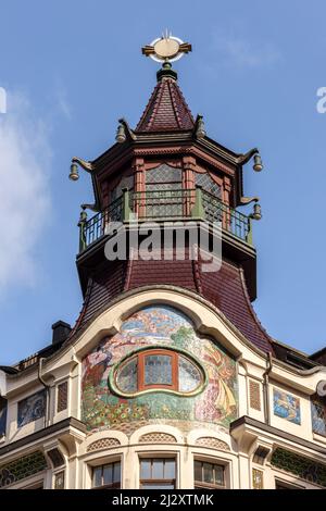 Leipzig, Sassonia, Germania 03-18-2022 Dettagli della facciata sull'edificio in stile Art Nouveau 'Riquethaus' Foto Stock