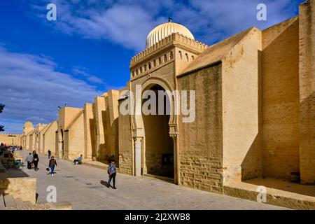 Tunisia, Kairouan, città Santa, dichiarata Patrimonio Mondiale dell'Umanità dall'UNESCO, la Grande Moschea Foto Stock