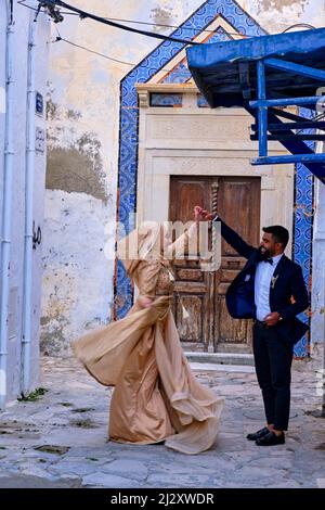 Tunisia, Hammamet, sposi novelli nella medina Foto Stock