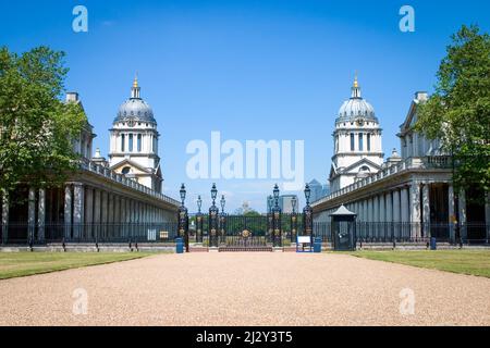 Old Royal Naval College, Greenwich, Londra, Regno Unito. Una visione del Sir Christopher Wren ha progettato punto di riferimento ora parte dell'Università di Greenwich. Foto Stock