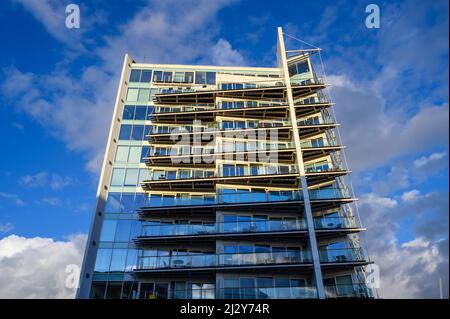 Limehouse, London, UK: Moderno edificio di appartamenti nel Limehouse Basin tra la City of London e Canary Wharf. Foto Stock