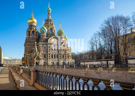 ST. PIETROBURGO, RUSSIA - 03 APRILE 2022: L'antica Cattedrale della Risurrezione di Cristo (Salvatore sul sangue), giorno di aprile. San Pietroburgo Foto Stock