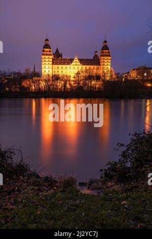 Castello di Johannisburg all'ora blu, Aschaffenburg, bassa Franconia, Franconia, Baviera, Germania, Europa Foto Stock