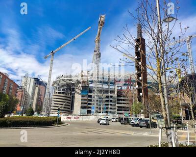 Stadio Santiago Bernabéu nella sua riforma per avere un nuovo stadio, in Spagna. Campo di calcio del Real Madrid C.F. Europa. Fotografia orizzontale. Foto Stock