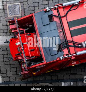 Epsom Surrey London UK, aprile 04 2022, Biffa Red rifiuti camion o camion raccolta rifiuti commerciali Foto Stock