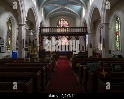 APPLEDORE, DEVON, INGHILTERRA - APRILE 2 2022: Vista all'interno della chiesa parrocchiale di St Marys. Foto Stock