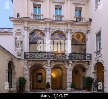 Vicenza, Palazzo Leoni Montanari, cortile Foto Stock