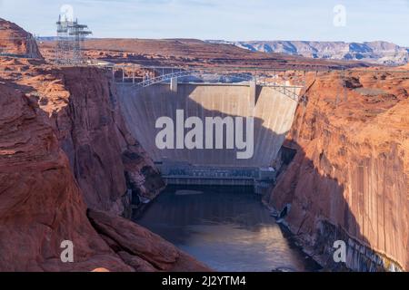 Una vista aerea della diga di Glen Canyon sul fiume Colorado, Arizona Foto Stock