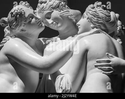 Le tre grazie di Antonio Canova (1757-1822) sono una scultura neoclassica, in marmo, delle mitologiche tre grazie Rovereto, Trento - Italia Foto Stock