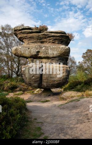 Formazioni rocciose nel National Trust Brimham Rocks nel Regno Unito Foto Stock