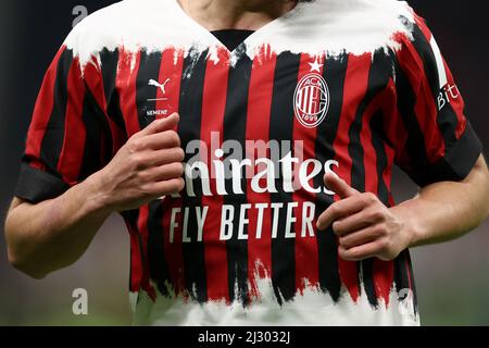 Milano, Italia. 04th Apr 2022. Dettaglio della nuova maglia AC Milan durante AC Milan vs Bologna FC, Serie italiana di calcio A a a Milano, Italia, Aprile 04 2022 Credit: Independent Photo Agency/Alamy Live News Foto Stock