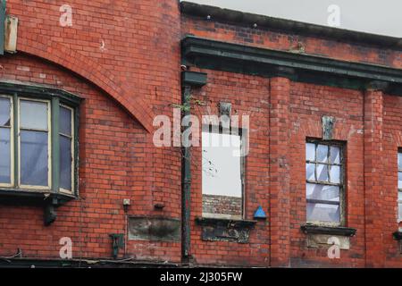 Edificio in mattoni rossi, senza tetto, Renshaw Street Foto Stock