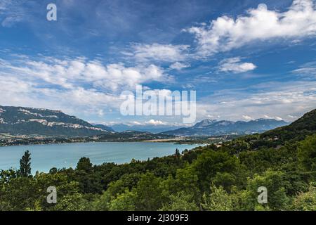 Vue depuis le tunnel du chat sur le lac du Bourget et Chambéry Foto Stock