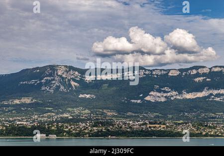 Vue depuis le tunnel du chat sur le lac du Bourget et le Mont Revard Foto Stock