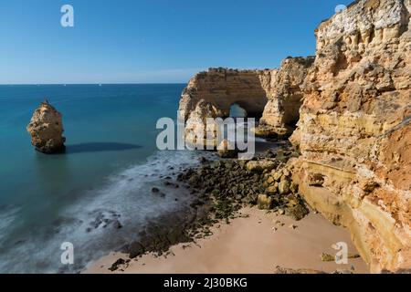 Costa a Praia da Mesquita, Algarve, Portogallo Foto Stock