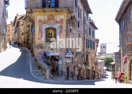 Assisi; Via Frate Elia, Piazza porta San Francesco, Centro storico Foto Stock