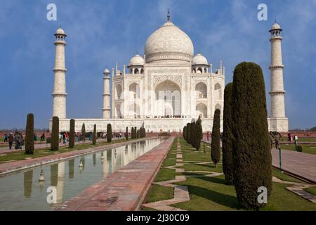 Agra, India. Taj Mahal, Fontane, e canale dell'acqua. Foto Stock