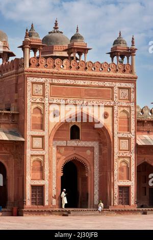 Fatehpur Sikri, Uttar Pradesh, India. Shahi Darwaza (porta orientale) del Jama Masjid (Moschea di Dargah). Foto Stock