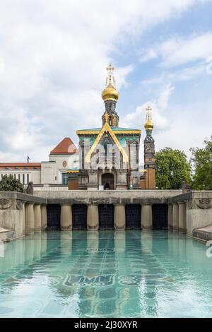 DARMSTADT, GERMANIA - Apr 28, 2017: Famosi edifici in stile art nouveau e chiesa ortodossa al Mathildenhoehe di Darmstadt, Germania Foto Stock