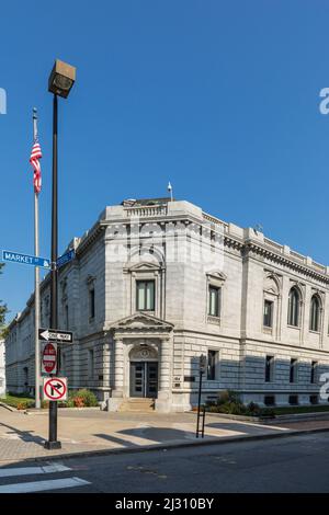 PORTLAND, USA - SEP 15, 2017: Vecchio tribunale di Portland, Maine, Stati Uniti d'America all'incrocio strada del mercato federale strada. Foto Stock