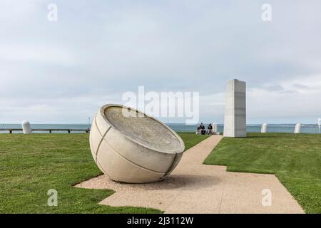 NEWPORT, USA - 23 SET 2017: Famoso monumento alla scoperta portoghese di Newport. Il monumento fu costruito a Brenton Point, Newport, RI nel 1988. Foto Stock