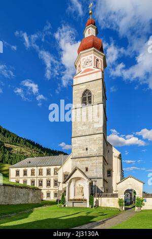 Chiesa di pellegrinaggio Maria Schnee con monastero di Servite, Maria Luggau, Lesachtal, Alpi Carniche, Carinzia, Austria Foto Stock
