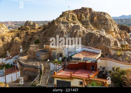 Vista dal drone della casa grotta di Guadix, Spagna Foto Stock