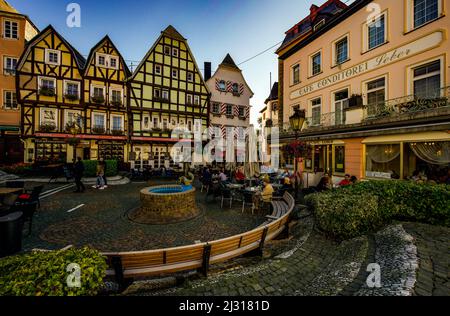 Vista della Burgplatz a Linz sul Reno, distretto di Neuwied; Renania-Palatinato, Germania Foto Stock
